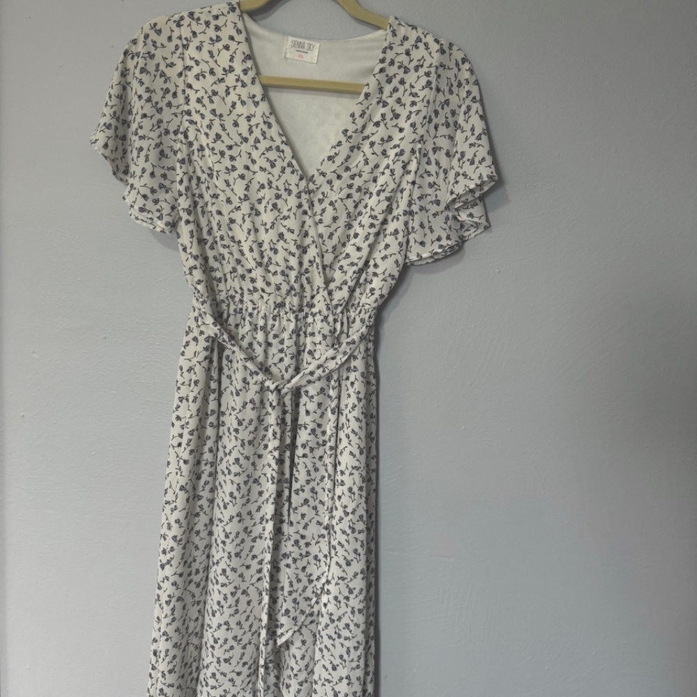 White Floral Wrap Dress XS